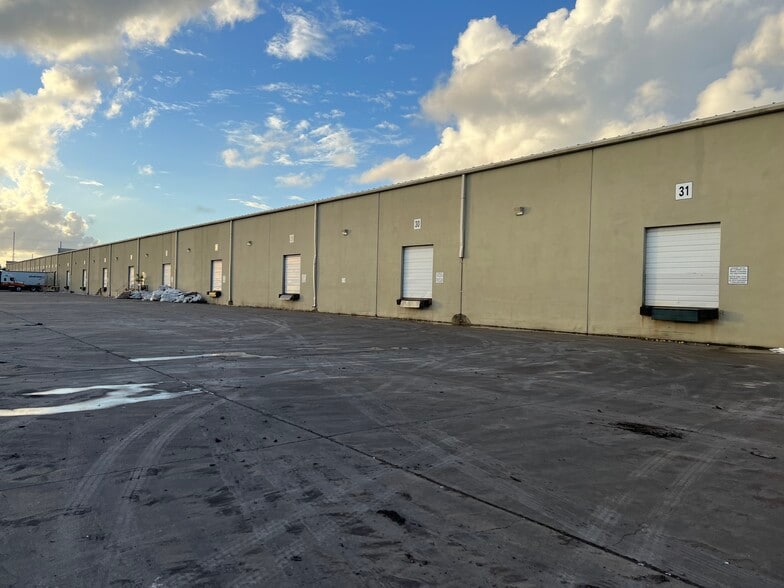 More Photos Of 8250 Ruben M Torres Blvd, Brownsville Warehouse For Lease