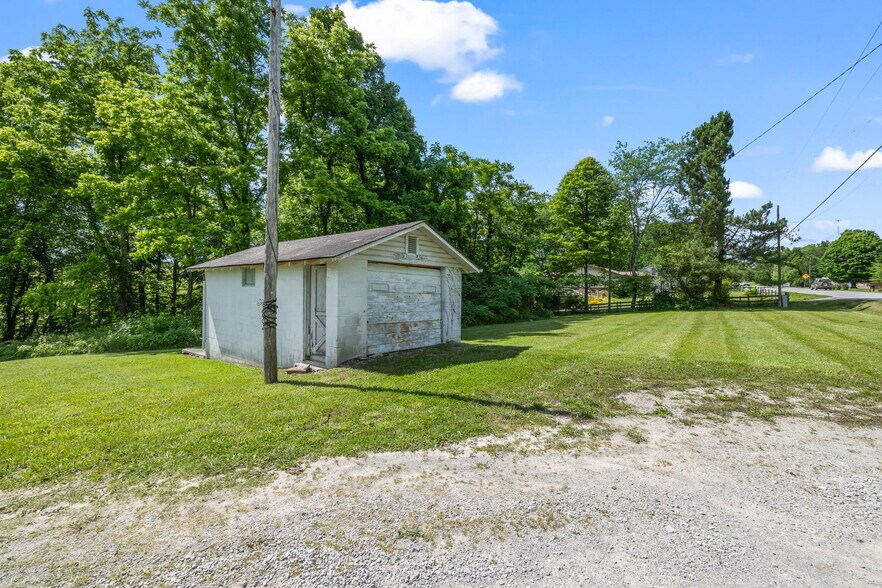 More Photos Of 832 Allardt Hwy, Jamestown Showroom For Sale