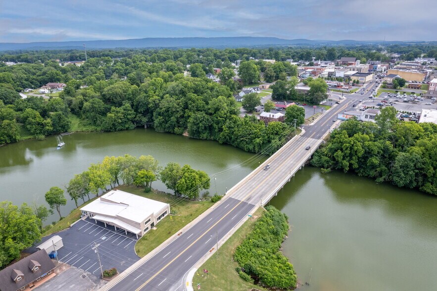More Photos Of 410 Dinah Shore Blvd, Winchester Office Residential For Sale