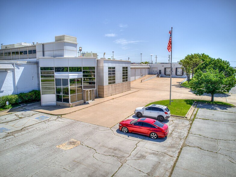 More Photos Of 6201 E 43rd St, Tulsa Manufacturing For Lease