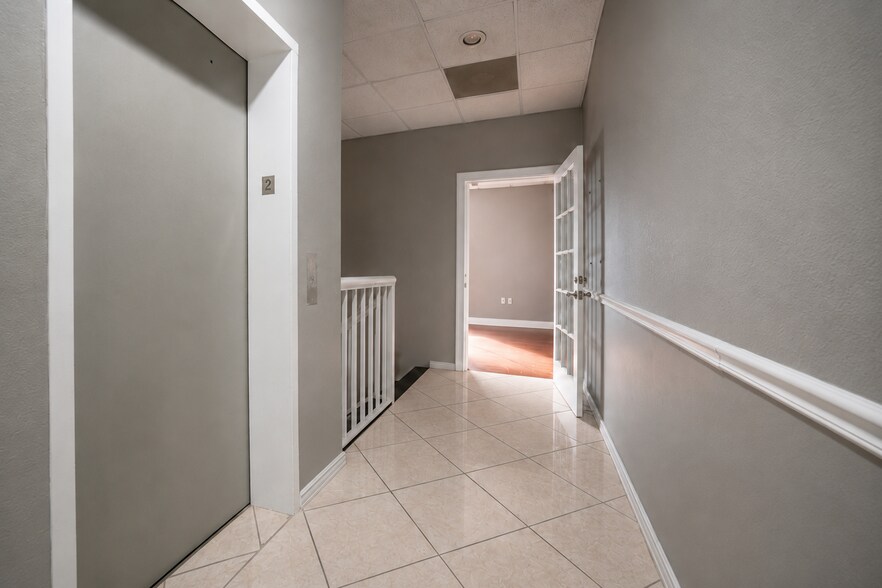More Photos Of 9042-9108 US Highway 19, Port Richey Office For Lease