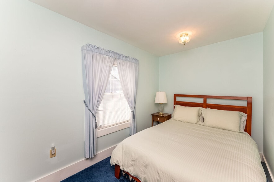 More Photos Of 112 Lafayette Rd, North Hampton General Retail For Sale