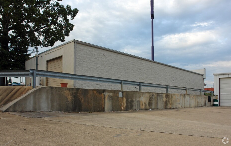 More Photos Of 1720 Landers Dr, Benton Carwash For Sale