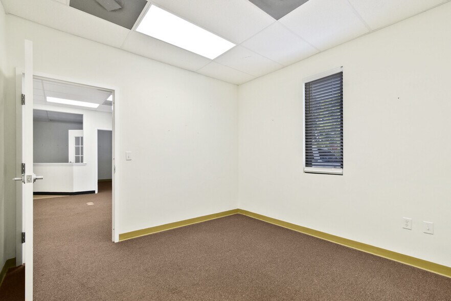 More Photos Of 1740 Tree Blvd, Saint Augustine Medical For Lease