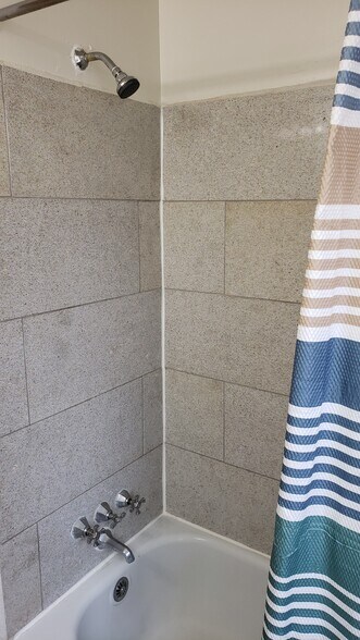 More Photos Of 1101 Washington Ave, Alton Apartments For Sale