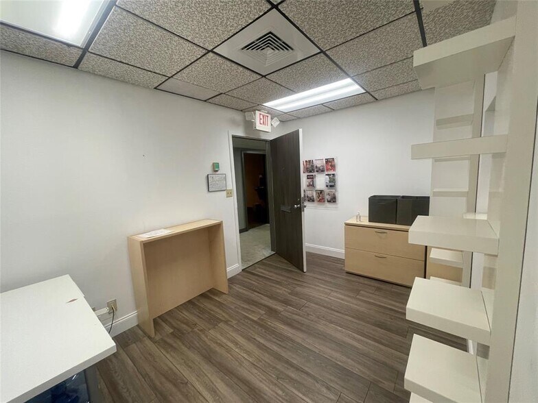 More Photos Of 2131 Hollywood Blvd, Hollywood Office Residential For Lease