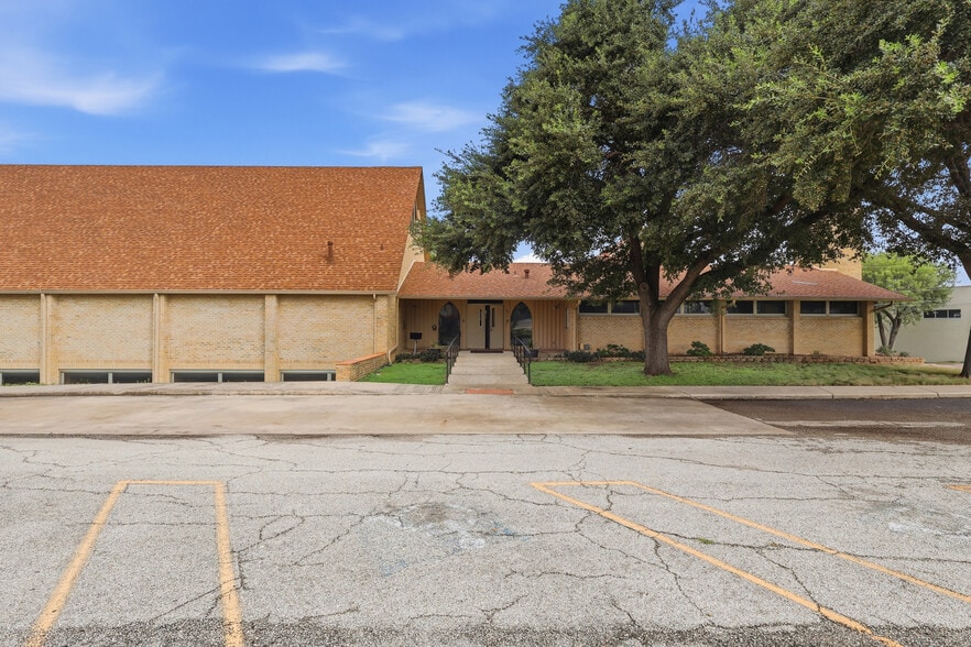 More Photos Of 2515 Austin Hwy, San Antonio Religious Facility For Sale