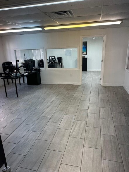 More Photos Of 4868 Victor St, Jacksonville Manufacturing For Lease