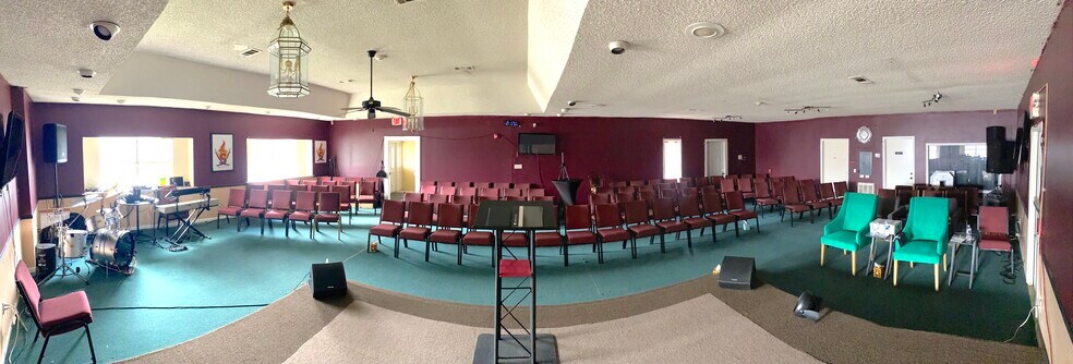 More Photos Of 15518 Silver Ridge Dr, Houston Specialty For Lease