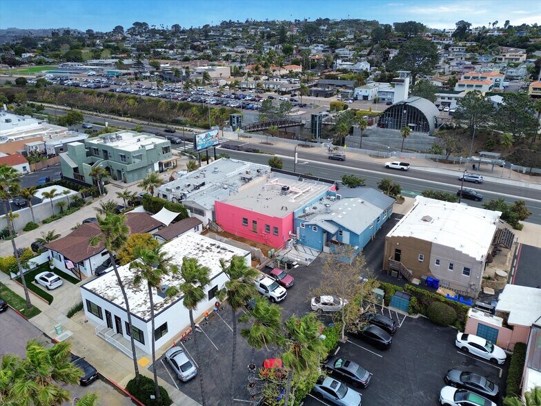 More Photos Of 127-129 N Highway 101, Solana Beach Storefront For Sale