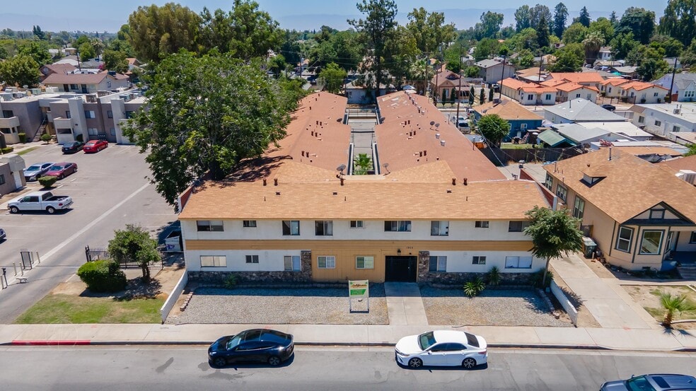 Primary Photo Of 1905 California Ave, Bakersfield Apartments For Sale