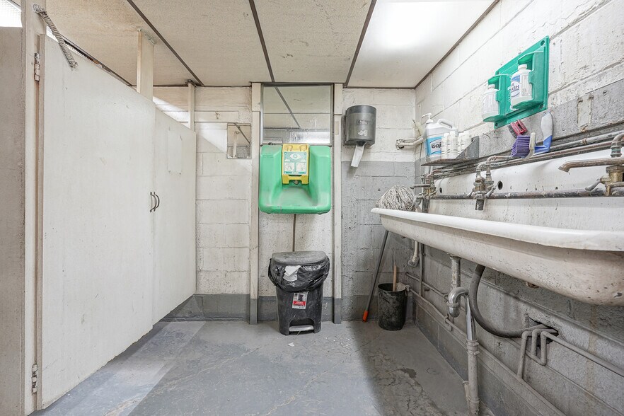 More Photos Of 100 White Horse Pike, Oaklyn Auto Dealership For Sale