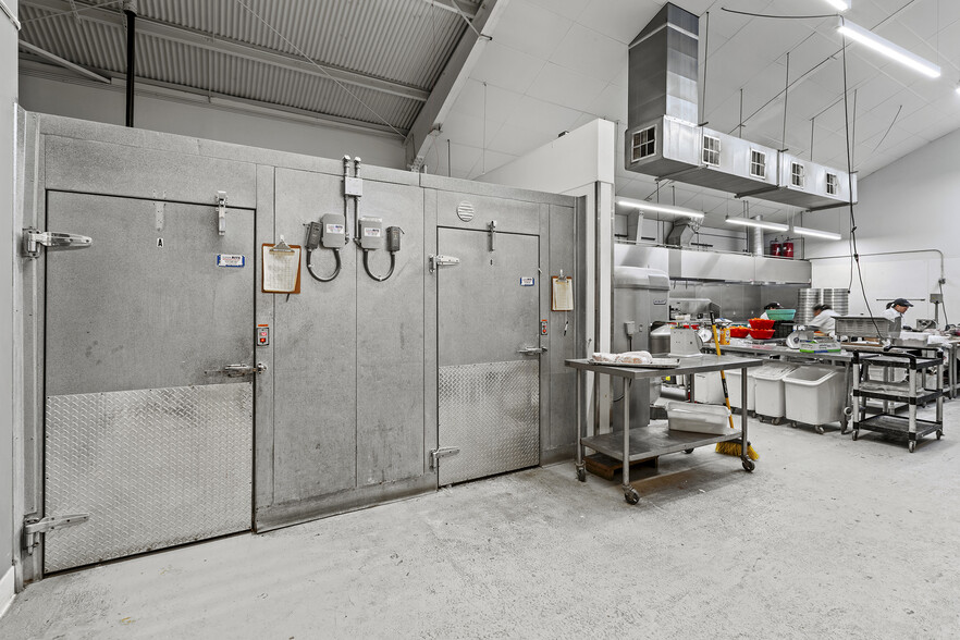 More Photos Of 1400 Yosemite Ave, San Francisco Warehouse For Sale