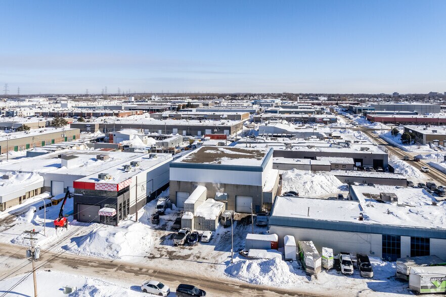 More Photos Of 1417-1421 Rue Michelin, Laval Warehouse For Lease
