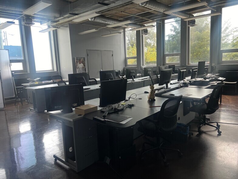 More Photos Of 1759 20th St, Detroit Office For Sale