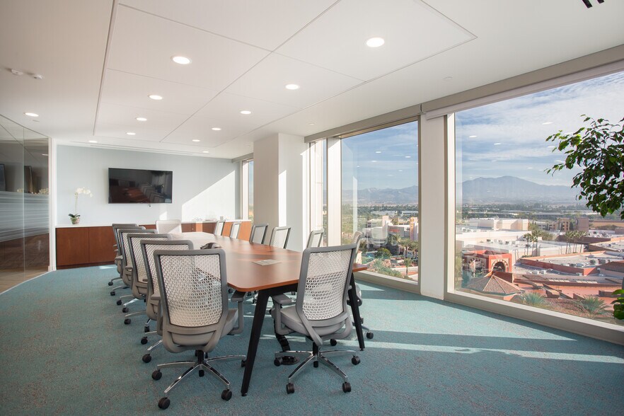 More Photos Of 100 Spectrum Center Dr, Irvine Coworking Space