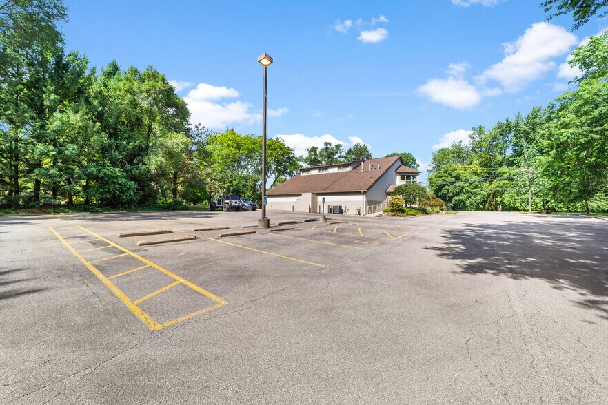More Photos Of 6071 Old Middle Ridge Rd, Lorain Office For Sale