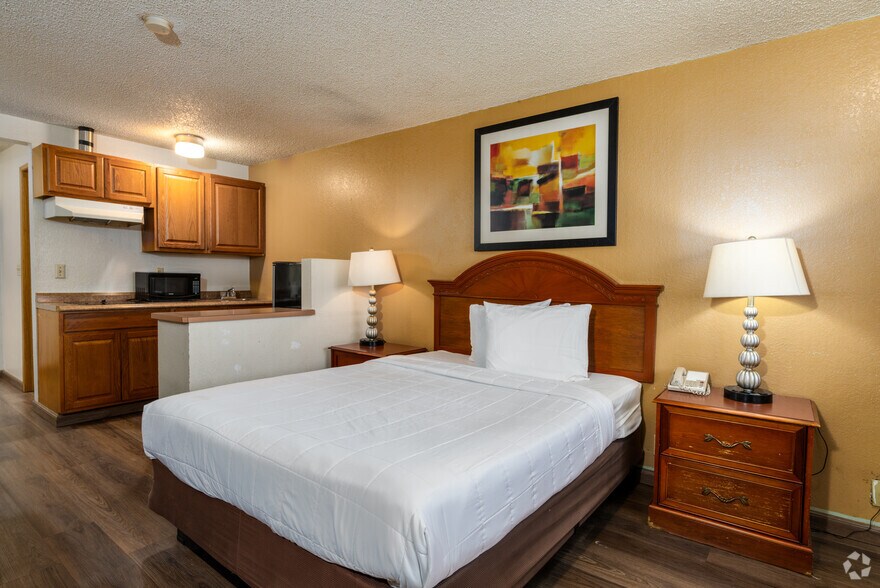 More Photos Of 408 Yakima Valley Hwy, Sunnyside Hotel For Sale