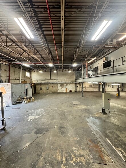 More Photos Of 255-259 48th St, Brooklyn Manufacturing For Lease