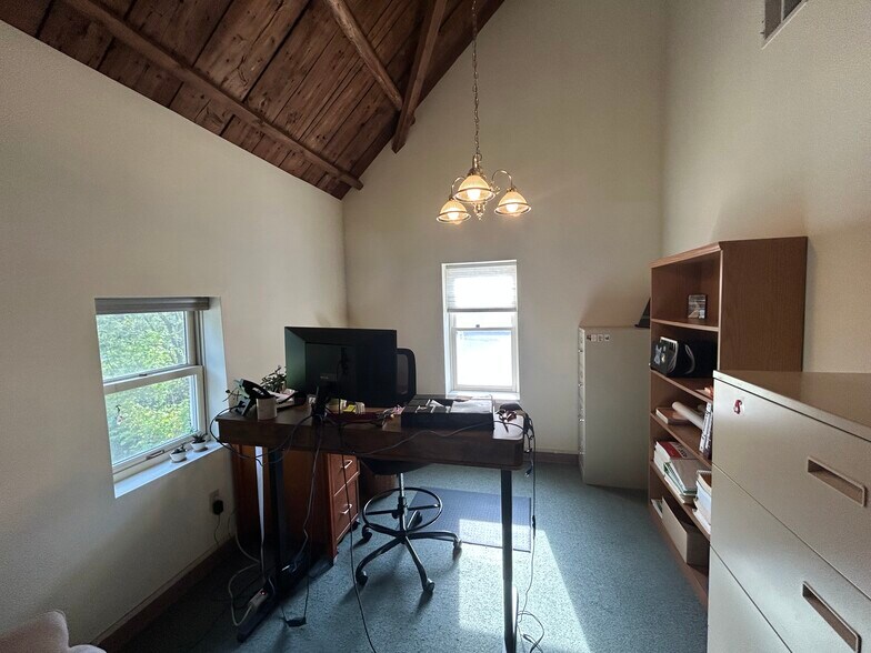 More Photos Of 87 Washington St, Conway Office For Sale