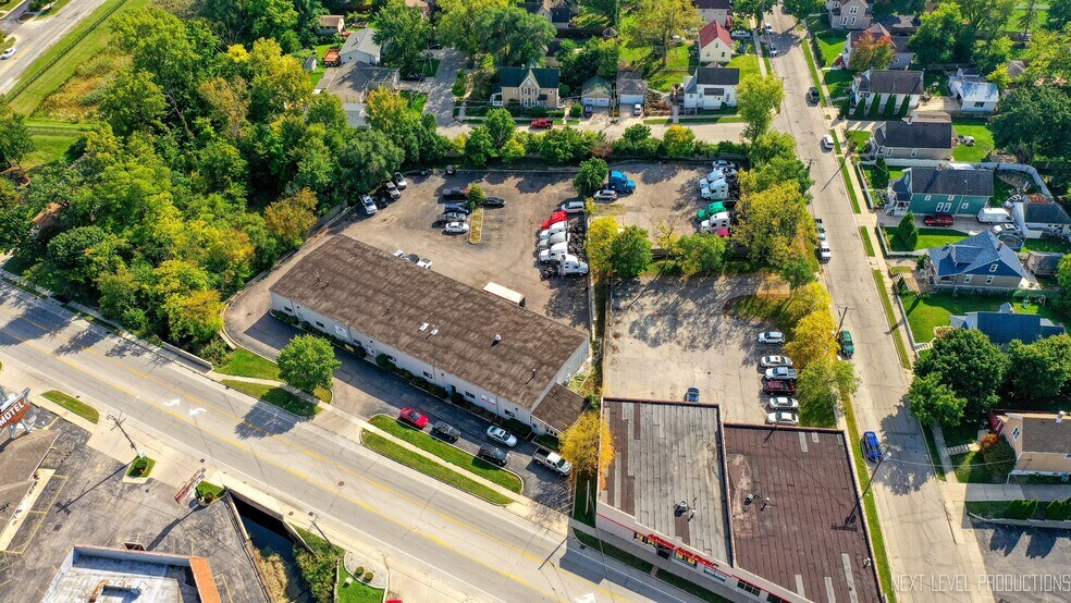 More Photos Of 765 Villa St, Elgin Warehouse For Lease