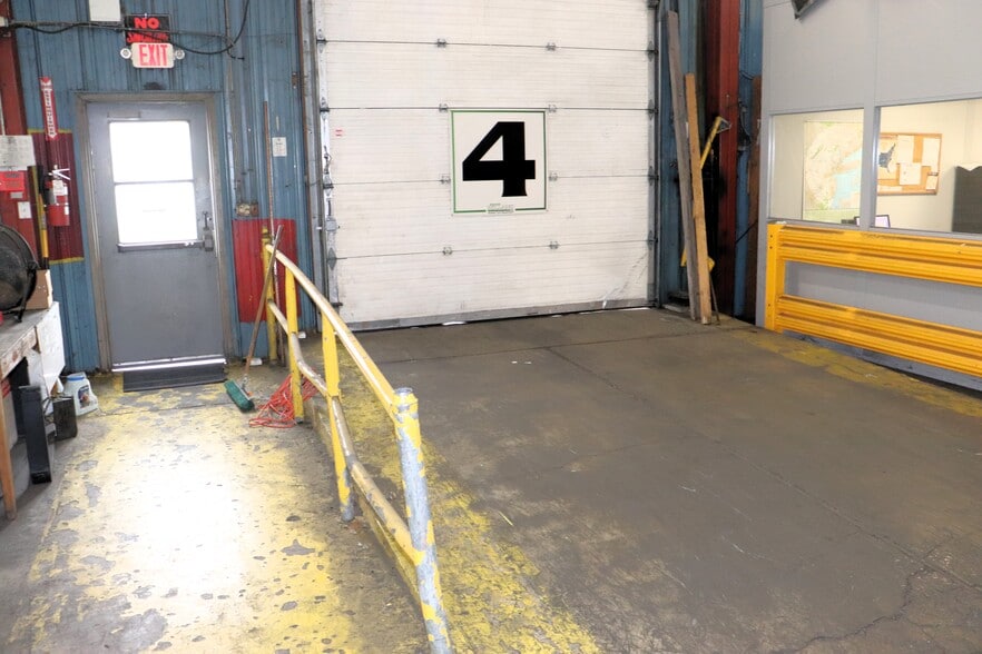 More Photos Of 35 Rose Morrow Rd, Wantage Manufacturing For Lease