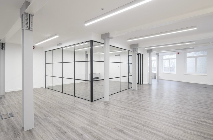 More Photos Of 16 Laystall St, London Office For Sale
