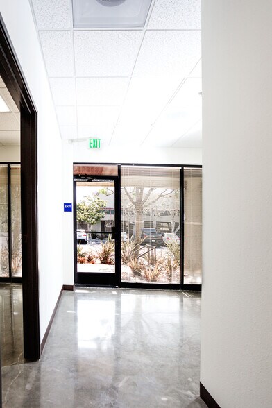 More Photos Of 4572 Telephone Rd, Ventura Warehouse For Lease