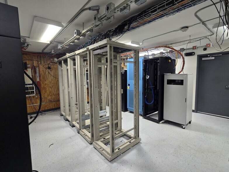 More Photos Of 720 W 20th St, Pittsburg Manufacturing For Sale