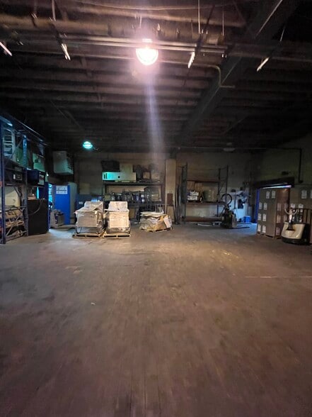 More Photos Of 517 Barretto St, Bronx Manufacturing For Lease