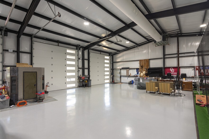 More Photos Of 322 Logan Ranch Rd, Georgetown Specialty For Lease