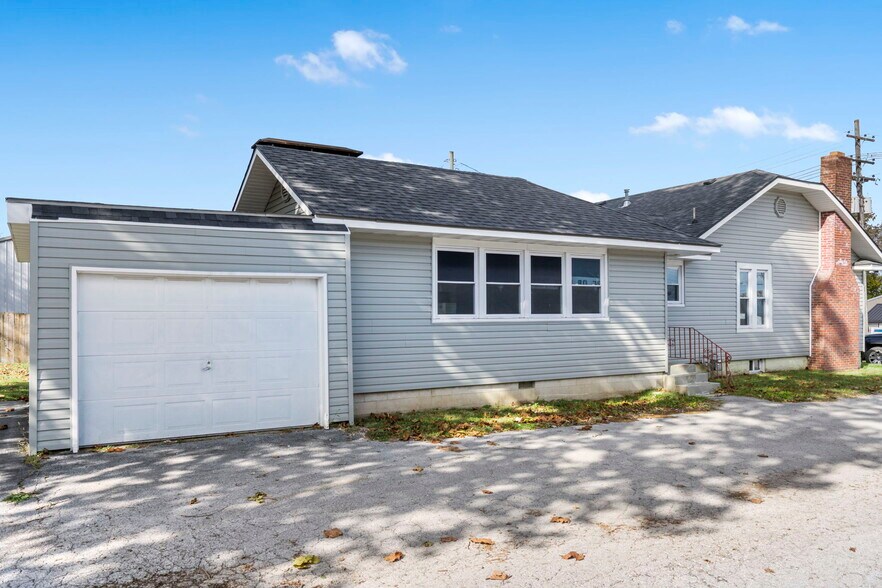 More Photos Of 1658 Saint Louis St, Springfield Office For Lease