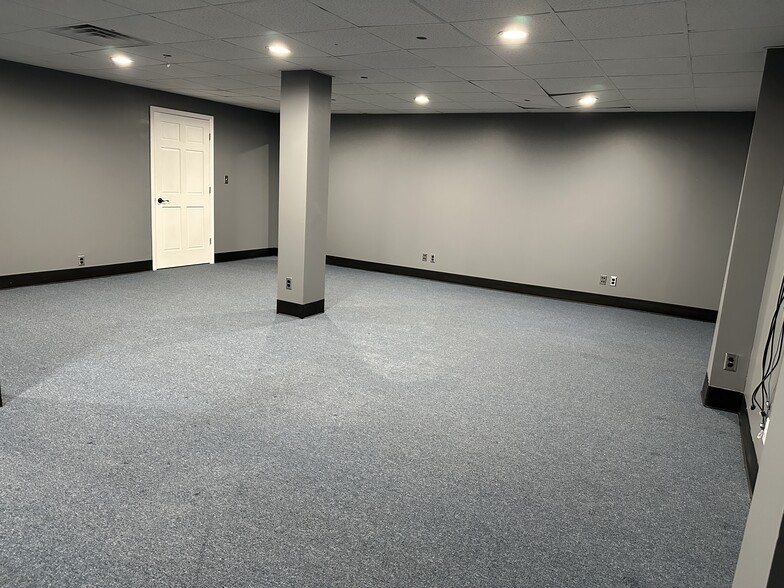 More Photos Of 9130 Otis Ave, Indianapolis Flex For Lease
