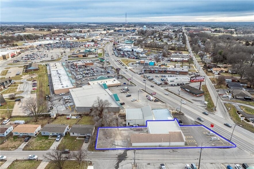 More Photos Of 2327 N Belt Hwy, Saint Joseph General Retail For Lease