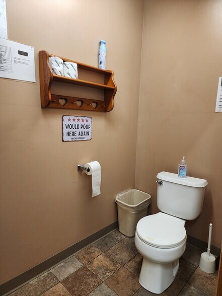 More Photos Of 405 Chestnut St, Atlantic Storefront For Sale