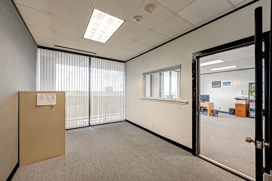 More Photos Of 6100 Corporate Dr, Houston Medical For Sale