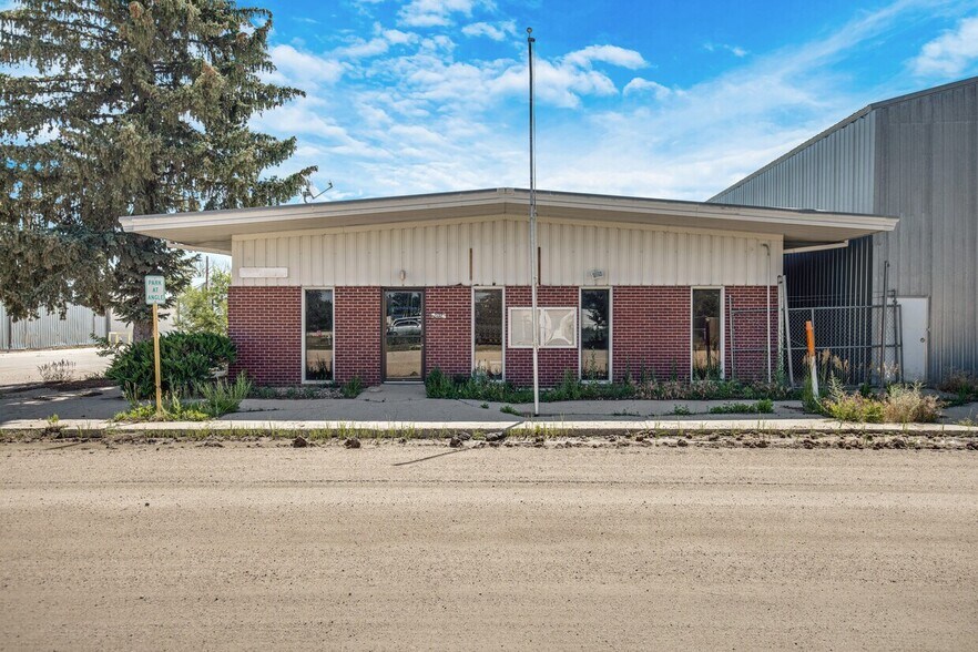 More Photos Of 200 Sioux Ave, Simla Manufacturing For Sale