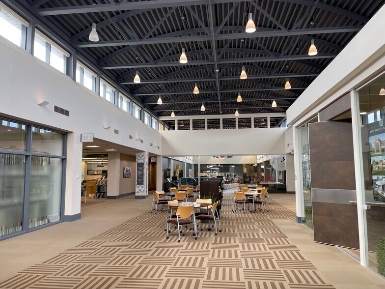 More Photos Of 200 S Rangeline Rd, Carmel Storefront For Lease