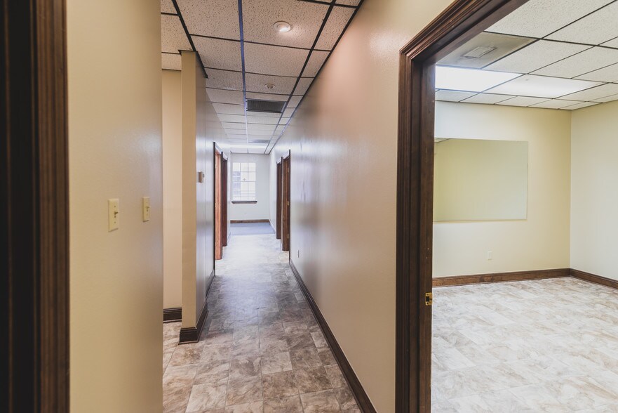 More Photos Of 2002 20th St, Kenner Office For Sale