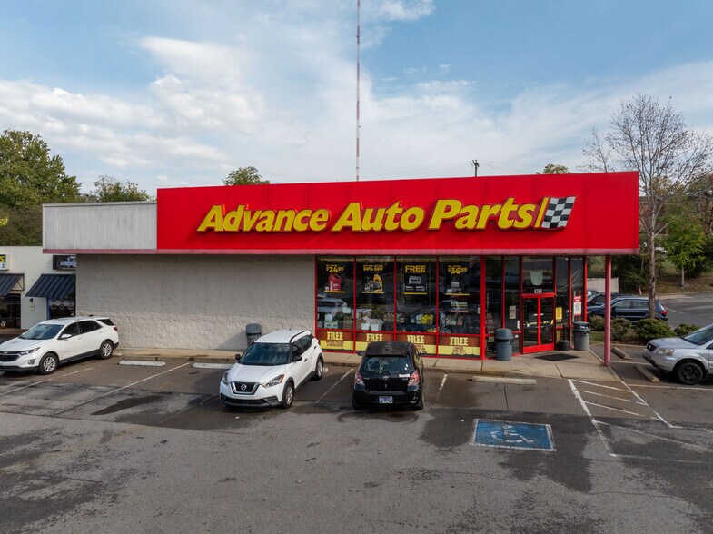 More Photos Of 6399 Charlotte Pike, Nashville Freestanding For Sale