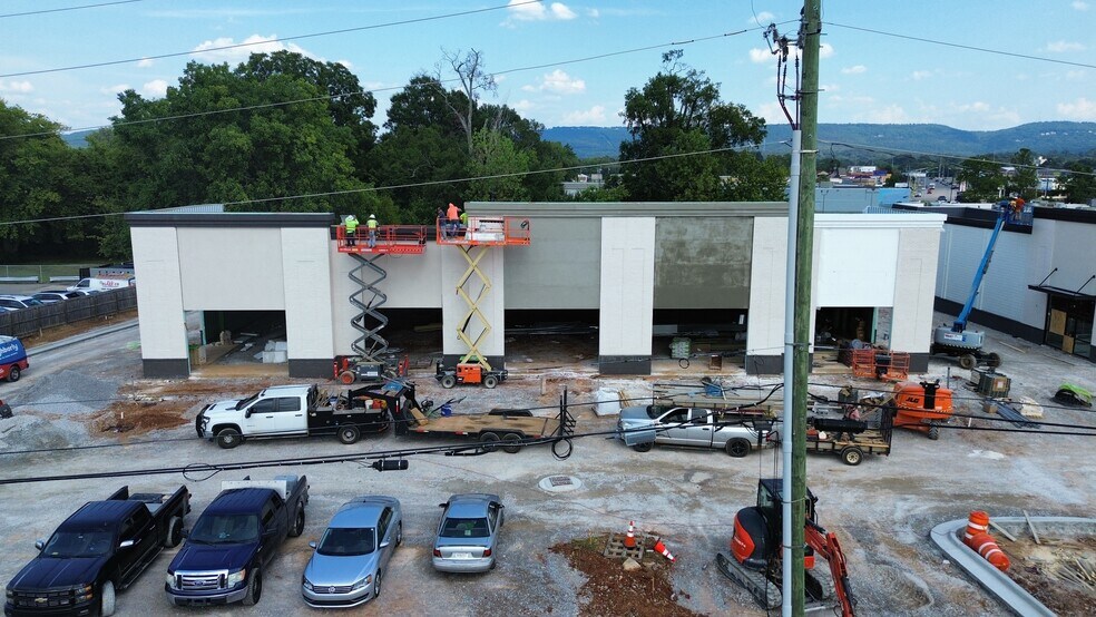 More Photos Of 1010 Memorial Pky N, Huntsville Storefront For Lease