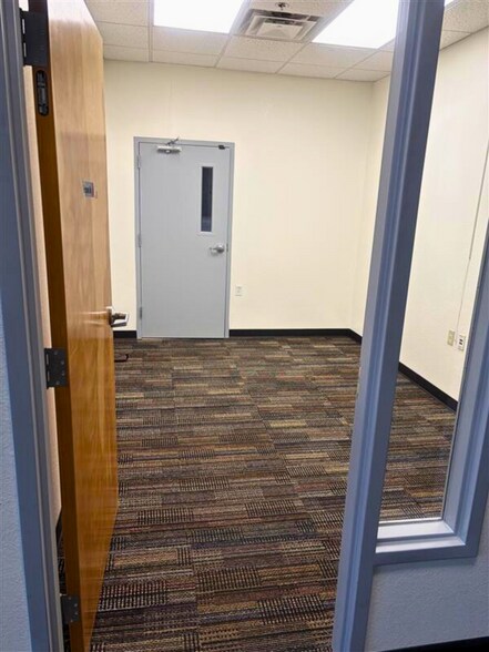 More Photos Of 7700 CF Jordan Dr, El Paso Warehouse For Lease