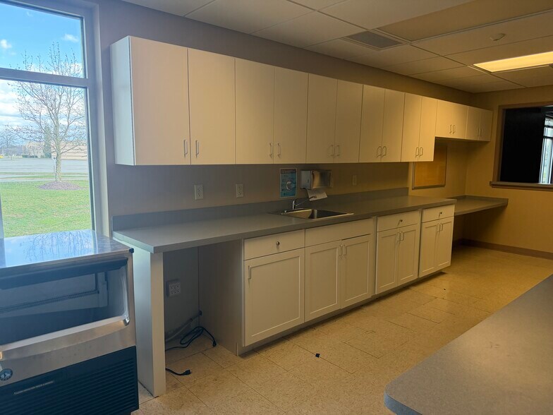 More Photos Of 142 Clearview Cir, Butler Medical For Lease