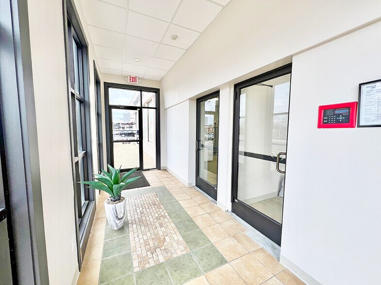 More Photos Of 10012 Manchester Rd, Saint Louis Medical For Sale