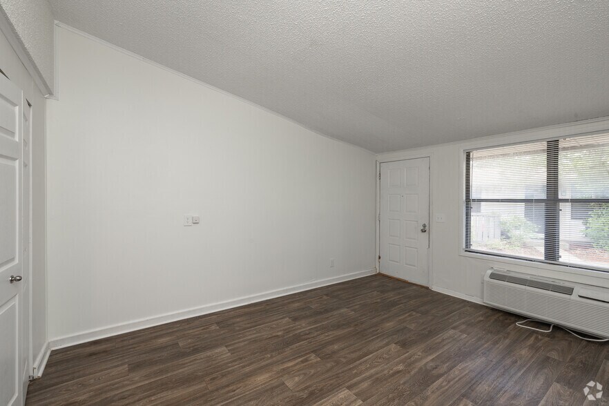 More Photos Of 8619 N Davis Hwy, Pensacola Apartments For Sale