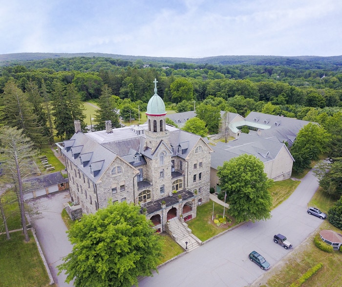 Primary Photo Of 135 Kirtland St, Deep River Schools For Sale