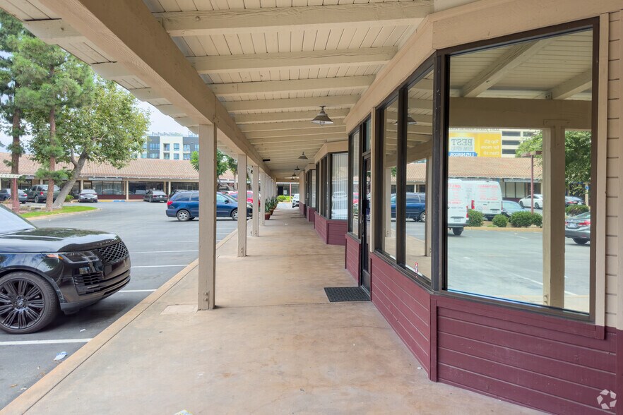 More Photos Of 1111 W Town and Country Rd, Orange Business Park For Lease