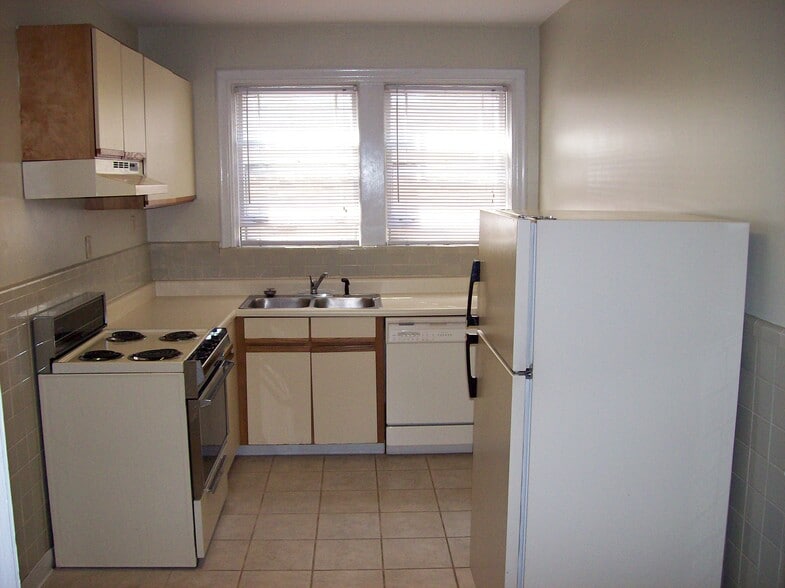 More Photos Of 7700 Shirley Dr, Clayton Apartments For Sale