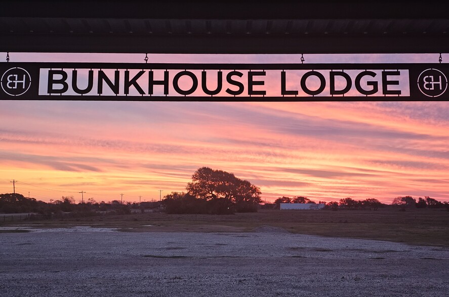 More Photos Of 1811 State Highway 185 E, Seadrift Hotel For Sale