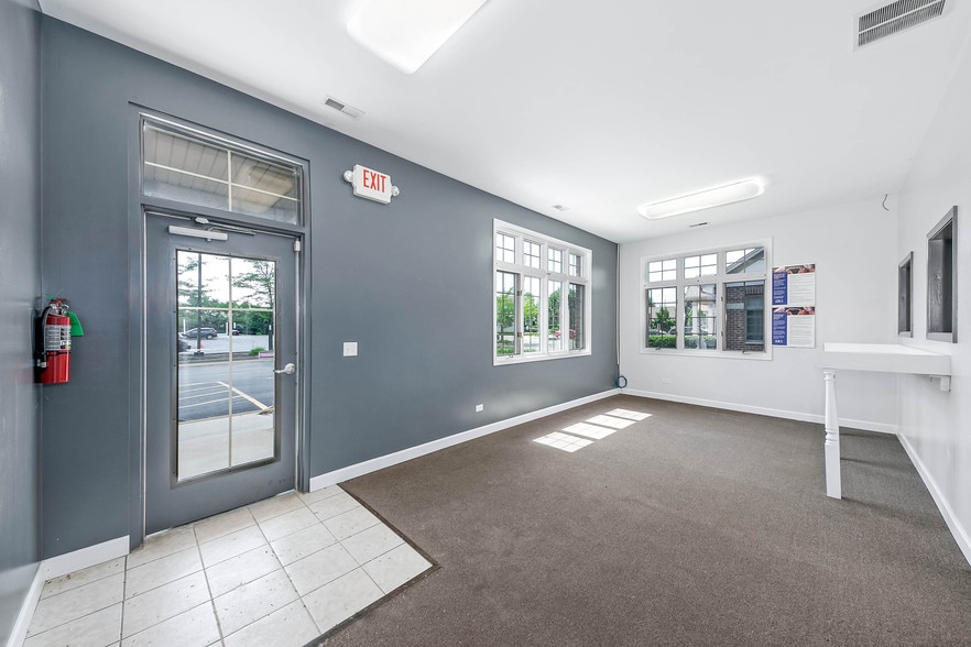 More Photos Of 2551 W Division St, Joliet Office For Lease